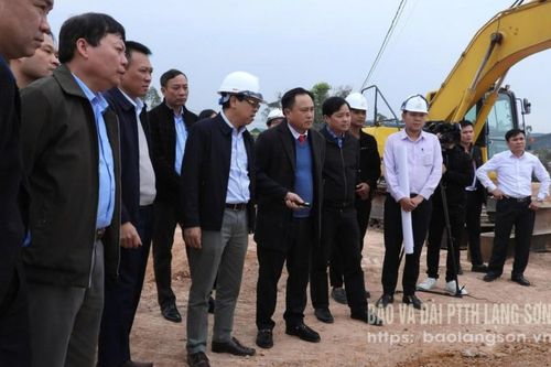 Đón nhà đầu tư: Thảm đỏ đã trải