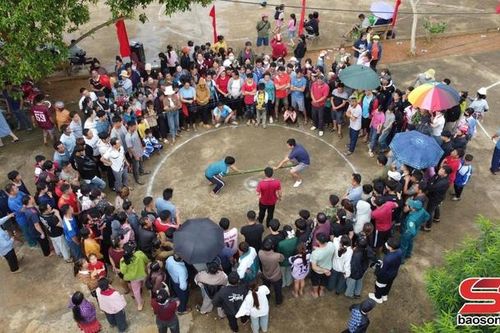 Sôi nổi phiên chợ vùng cao biên giới Phiêng Khoài