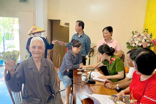 Nhân dân Tuyên Quang hân hoan nhận quà Tết Độc lập
