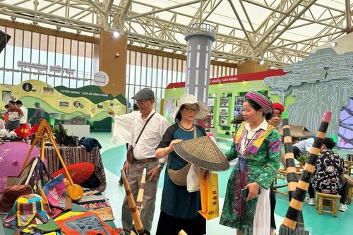 Hội tụ, tôn vinh sắc màu văn hóa các dân tộc