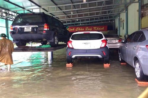 Bảo vệ ô tô mùa mưa bão: 4 bước cần nhớ để tránh thiệt hại nặng nề