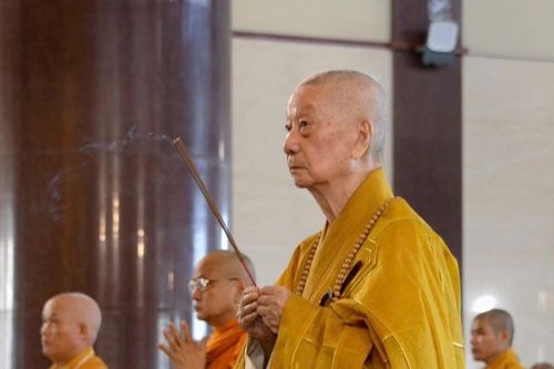 Đức Pháp chủ quang lâm chứng minh Lễ Tự tứ của hơn 700 Tăng Ni nội trú Học viện Phật giáo VN tại TP.HCM