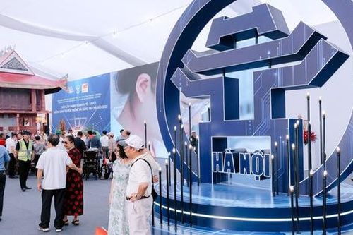 Hàng nghìn du khách tham quan, trải nghiệm không gian Truyền thống và Sáng tạo Hà Nội