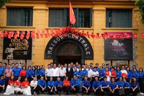 Đoàn thanh niên DATC tham quan Khu di tích Nhà tù Hỏa Lò