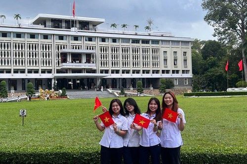 TPHCM rực rỡ sắc cờ, chào mừng 80 năm Cách mạng tháng Tám và Quốc khánh 2/9