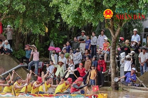 Quảng Trị: Dòng Kiến Giang - Lệ Thủy rộn ràng lễ bơi đua mừng tết Độc Lập