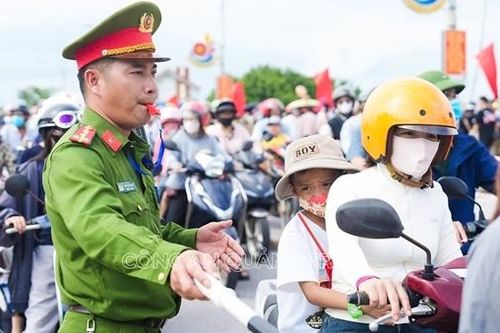 Công an Quảng Trị bảo đảm tuyệt đối an toàn Lễ hội đua, bơi thuyền trên sông Kiến Giang