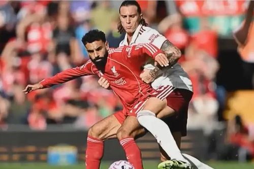 Liverpool hạ Arsenal bằng siêu phẩm sút phạt