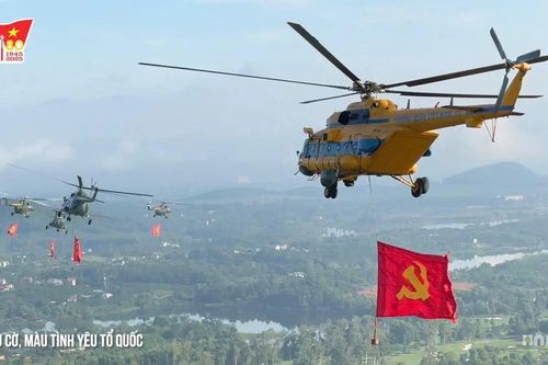 Màu cờ, màu tình yêu Tổ quốc