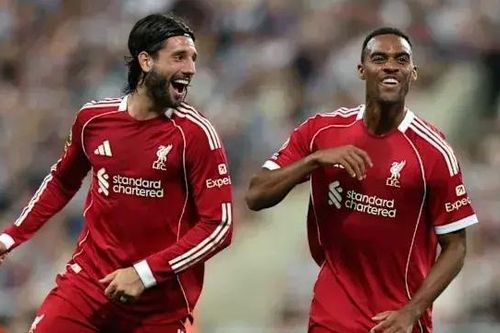 Siêu phẩm sút phạt giúp Liverpool hạ Arsenal