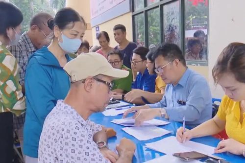 Ấm áp không khí nhận quà Quốc khánh ở Hà Nội