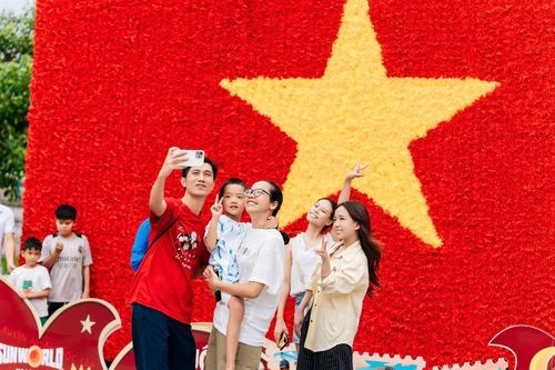 Bãi Cháy tổ chức lễ thượng cờ, bay khinh khí cầu khổng lồ dịp lễ 2/9