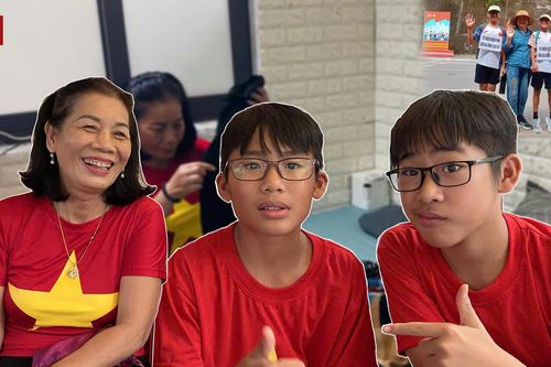 Xúc động người phụ nữ Hà Nội cho người lạ ở nhờ chờ xem diễu binh