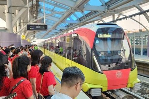 Phương án vận hành xe buýt và đường sắt đô thị phục vụ lễ diễu binh, diễu hành