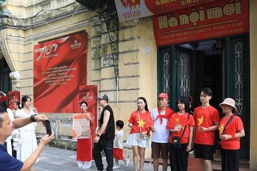 Trạm dừng chân, check-in tuyệt đẹp cho người dân đi xem A80 tại Báo Hànôịmới