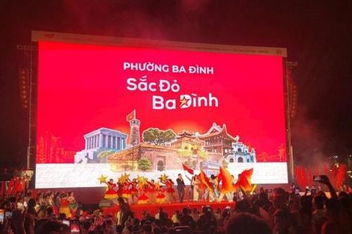Sôi động chương trình văn nghệ phục vụ nhân dân tại số 61 phố Trần Phú