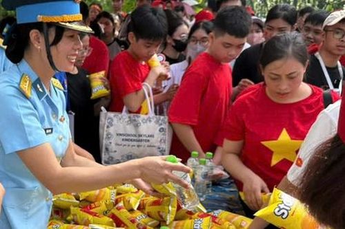 Chiến sĩ Phòng không – Không quân 'tiếp sức' cho người dân xem diễu binh, diễu hành