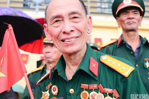 Chia sẻ xúc động của người cựu chiến binh chờ xem diễu binh, diễu hành khi Hà Nội mưa bất chợt