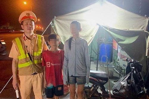 Hai chị em đi xe đạp điện từ Thanh Hóa ra Hà Nội để xem diễu binh, diễu hành kỷ niệm Quốc khánh 2/9