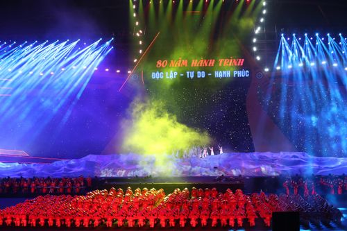 2 vạn khán giả hào hứng với chương trình nghệ thuật '80 năm hành trình Độc lập-Tự do-Hạnh phúc'