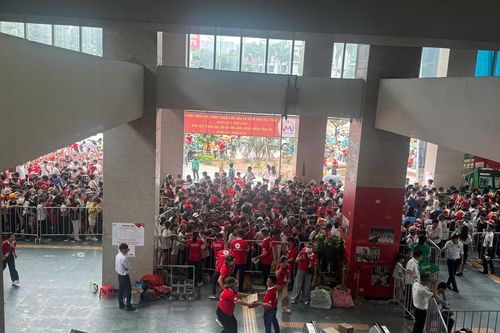 Kết thúc Lễ diễu binh 2-9: Cơ bản giải tỏa hết khách tại các ga tàu điện, điểm trung chuyển xe buýt lớn