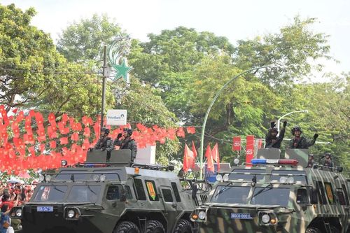 Dàn khí tài kiêu hãnh trên đường phố Hà Nội