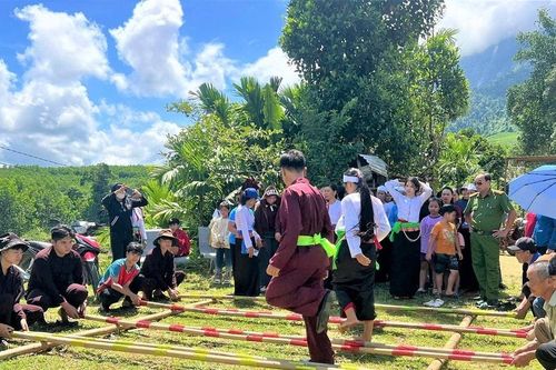 Đà Nẵng: Vui hội Tết Độc lập ở làng Mường