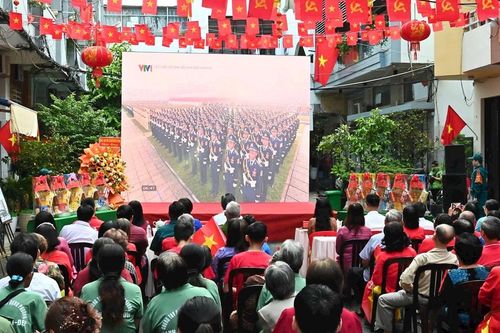 Lãnh đạo Mặt trận TP Hồ Chí Minh chung vui Tết Độc lập cùng người dân