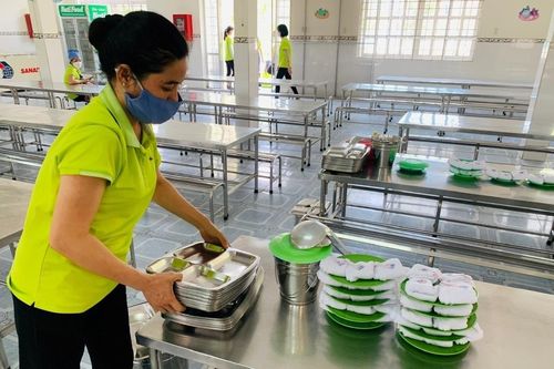 Lâm Đồng lên tiếng việc một số trường bất ngờ ngừng tổ chức bán trú