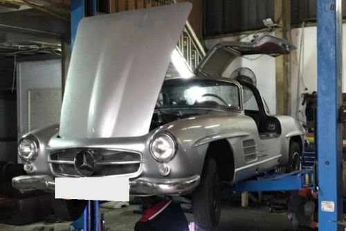 Siêu xe Mercedes-Benz 300 SL bất ngờ xuất hiện tại Việt Nam