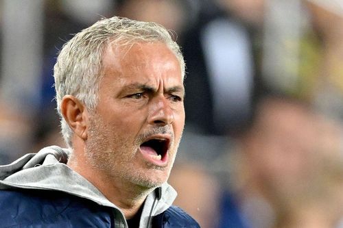 Mourinho biến thất bại thành tiền