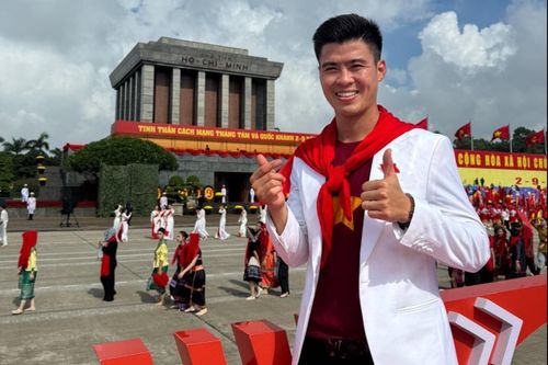Hình ảnh gây chú ý của Duy Mạnh ở Quảng trường Ba Đình