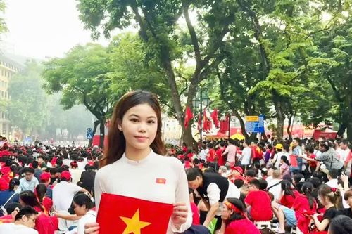 Thế hệ trẻ Thủ đô xúc động và tự hào trong ngày hội non sông