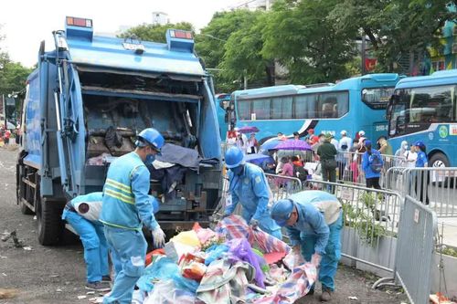 Những người về nhà muộn nhất sau đại lễ A80