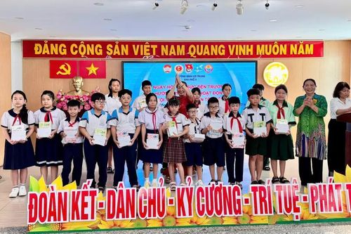 'Ngày hội non sông - Dân tộc kết đoàn', đợt 1 tặng hơn 6.000 suất quà, học bổng