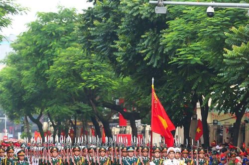 Người dân cả nước hòa nhịp cùng bước chân đoàn quân hùng tráng