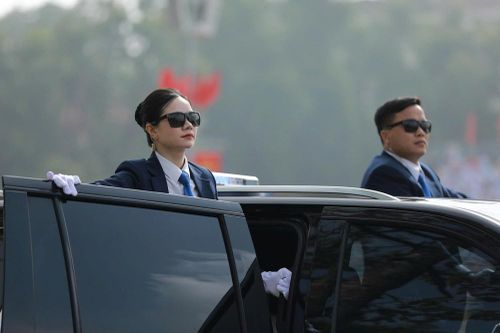 'Những bông hồng thép' gánh vác nhiệm vụ nơi tuyến đầu