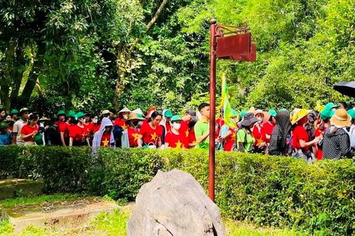 Hàng vạn người về thăm quê Bác trong dịp nghỉ lễ 2.9