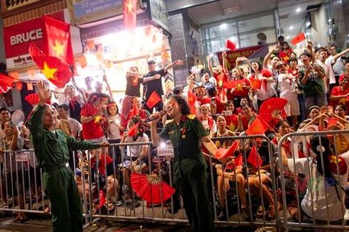 Chùm ảnh: Một 'đêm trắng' hân hoan đón chờ Đại lễ A80 của dân tộc