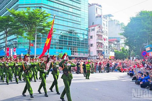 Các khối công an diễu binh tại đường Lê Duẩn