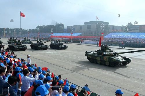 Mãn nhãn trước khối khí tài quân sự hiện đại trên Quảng trường Ba Đình trong ngày đại lễ
