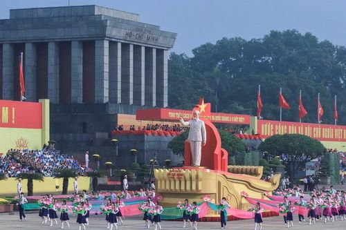 '80 năm đất nước độc lập-80 năm Thủ đô rực rỡ sao vàng': Dấu ấn đặc biệt của Đài Phát thanh-Truyền hình Hà Nội