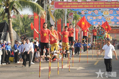 Tết Độc lập ở 'miền quê đáng sống'
