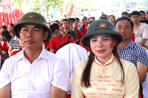 Người dân Đông Nam Bộ hào hứng với ngày Đại lễ