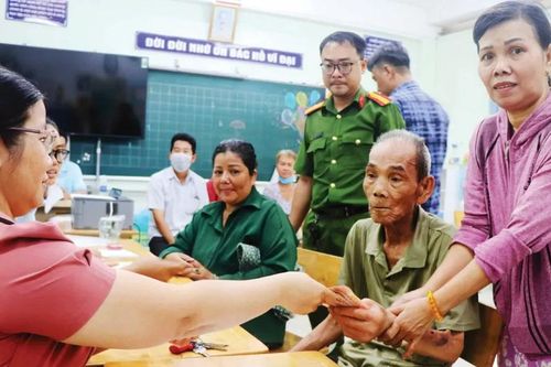 Món quà Tết Độc lập: Chung niềm vui, chia sẻ nghĩa tình