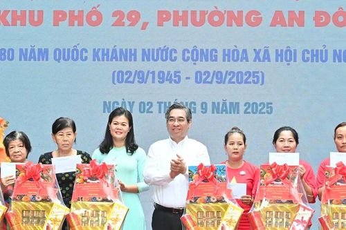 Lãnh đạo TPHCM dự 'Ngày hội non sông - Dân tộc kết đoàn'