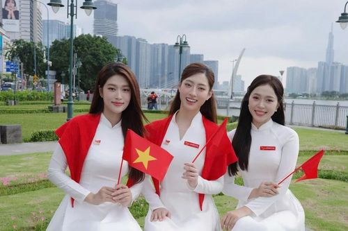 Hoa hậu Lương Thùy Linh khoe sắc trong tà áo dài, lan tỏa niềm tự hào dân tộc
