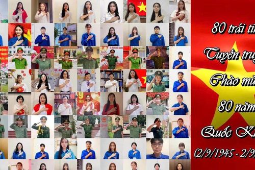 Thầy và trò khoa Tuyên truyền hòa ca chào mừng Quốc khánh 2/9