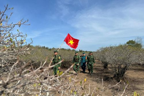 Chung nhịp đập hướng về Quảng trường Ba Đình