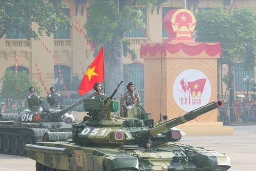 Mãn nhãn màn phô diễn uy lực của những 'cỗ máy thép' tại Quảng trường Ba Đình